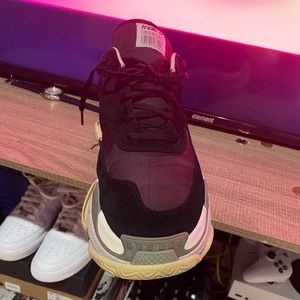 Triple S Balenciaga sneakers